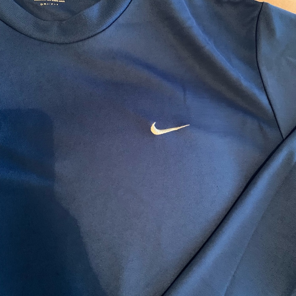 Nike Dri Fit - Picture 3 of 4